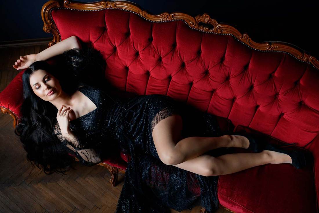 ιταλίδες escorts Αθήνα - ιταλίδα συνοδός σε βραδινό φόρεμα